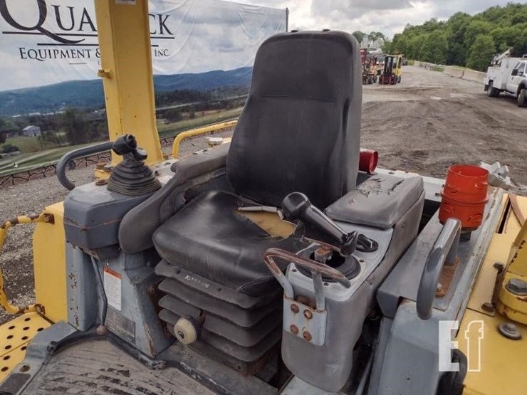 2005-komatsu-d65ex-15-image-11