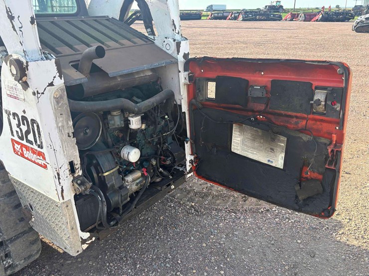 2008-bobcat-t320-image-8