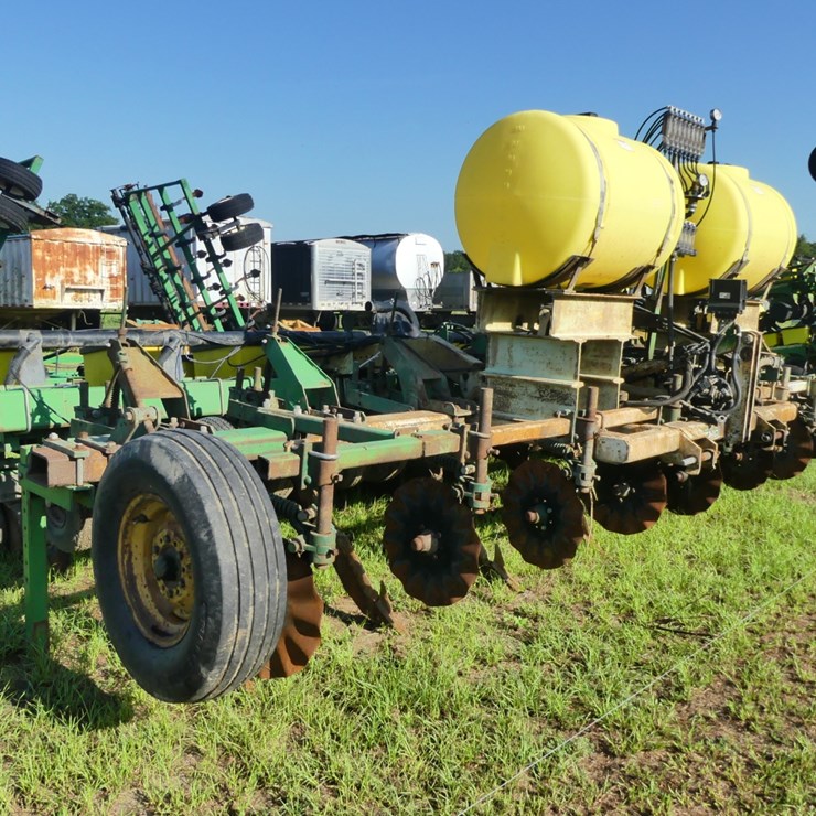 JOHN DEERE 1700