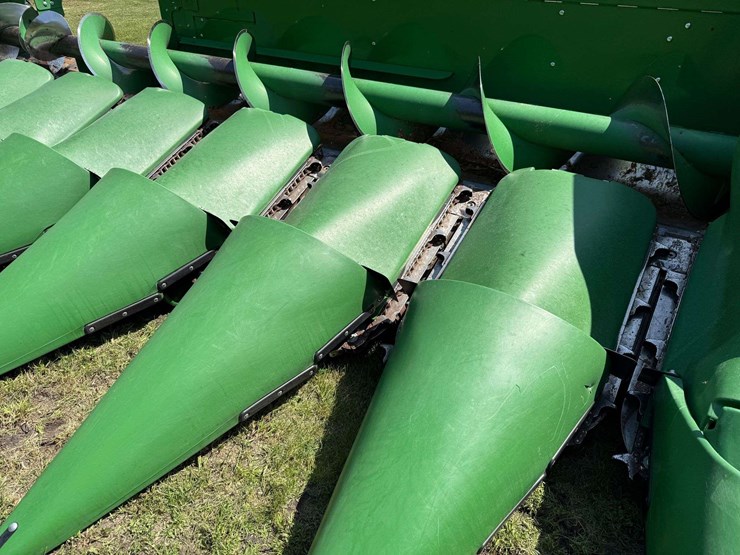 2021-john-deere-c12r-image-39