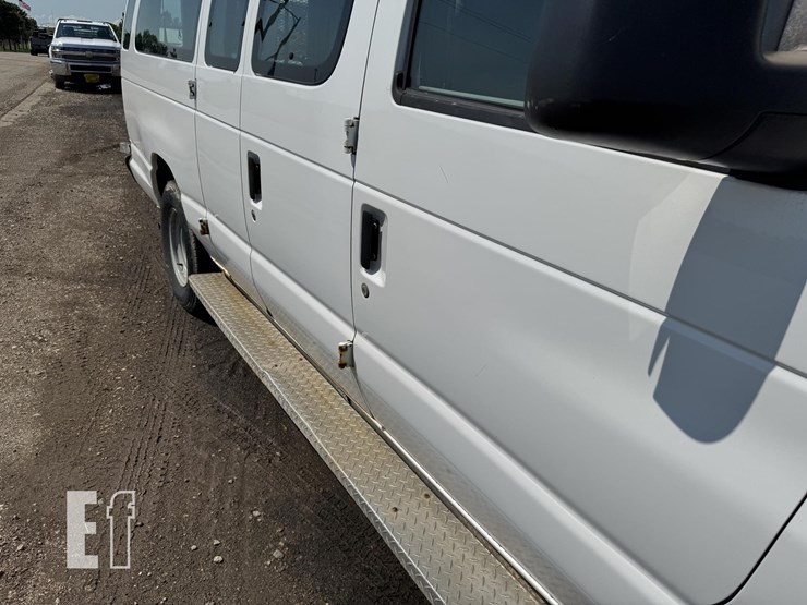 2012-ford-e250-image-25