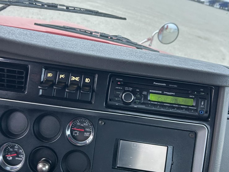 2014-kenworth-t600-image-19
