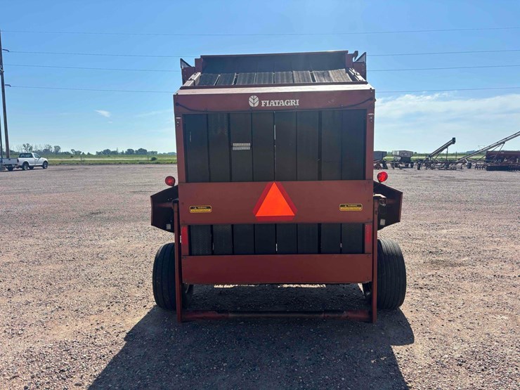 hesston-560-image-5
