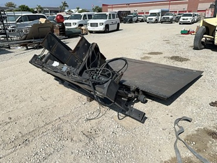 lot#-158-heavy-duty-lift-gate-image-3