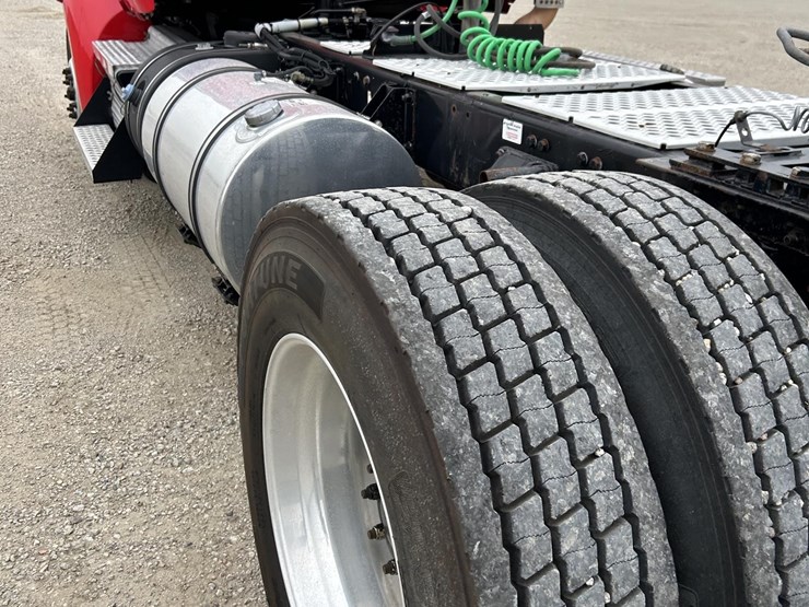 2016-kenworth-t880-image-35