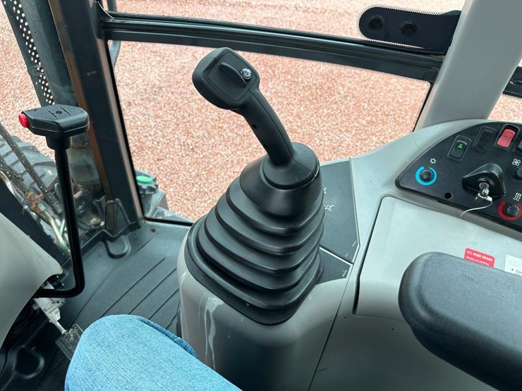2019-case-580sn-image-60