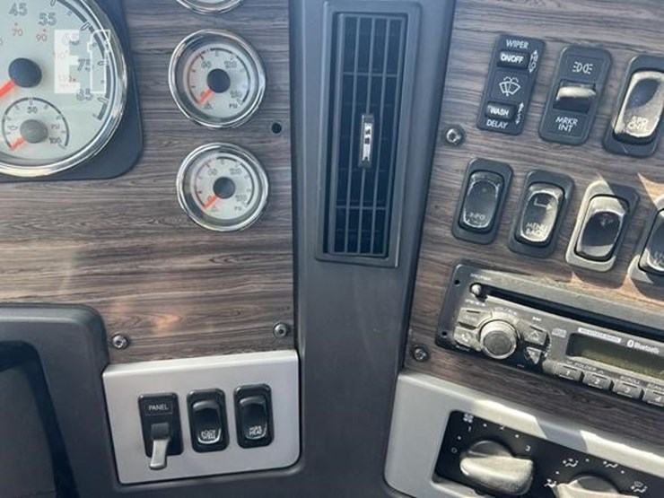 2015-freightliner-coronado-122-image-75