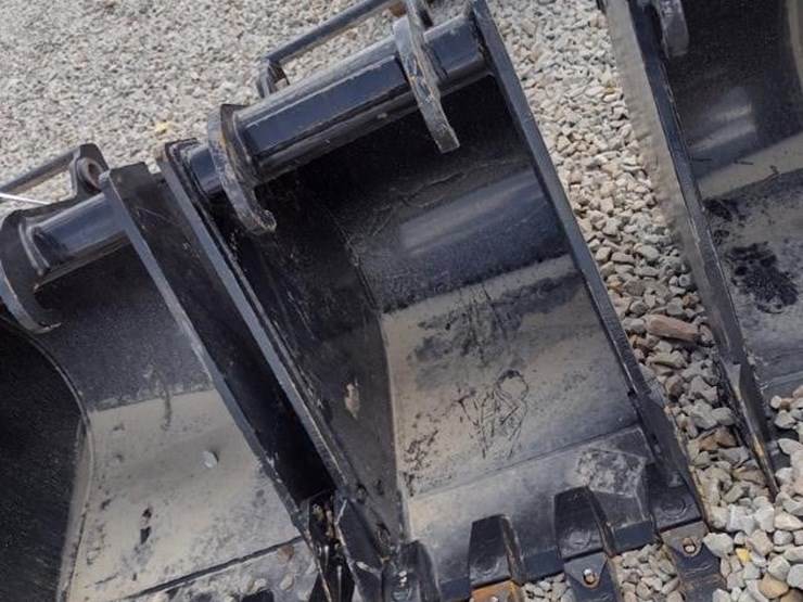 16-in-excavator-bucket-image-1