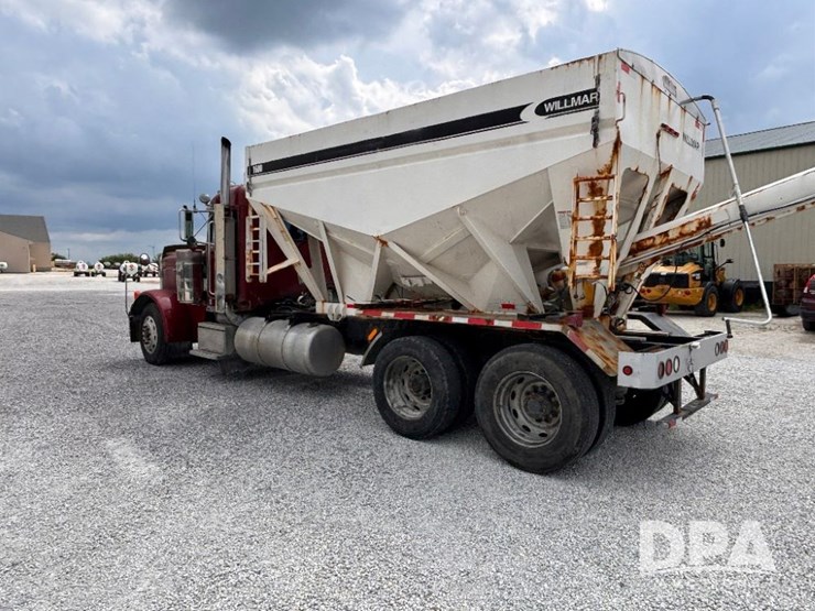 2000-peterbilt-379-image-13