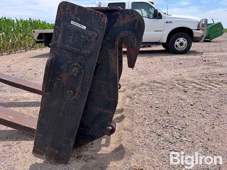 caterpillar-pallet-forks-wheel-loader-attachment-image-8