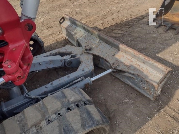 2018-takeuchi-tb260-image-25