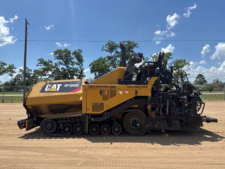 2015-caterpillar-ap-1055f-image-1