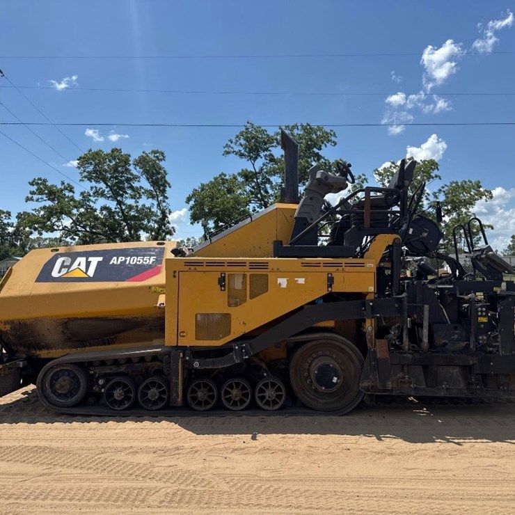 2015 CATERPILLAR AP-1055F