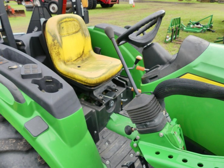 john-deere-4044m-image-11
