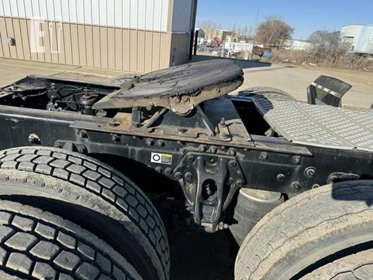 2018-kenworth-t680-image-36