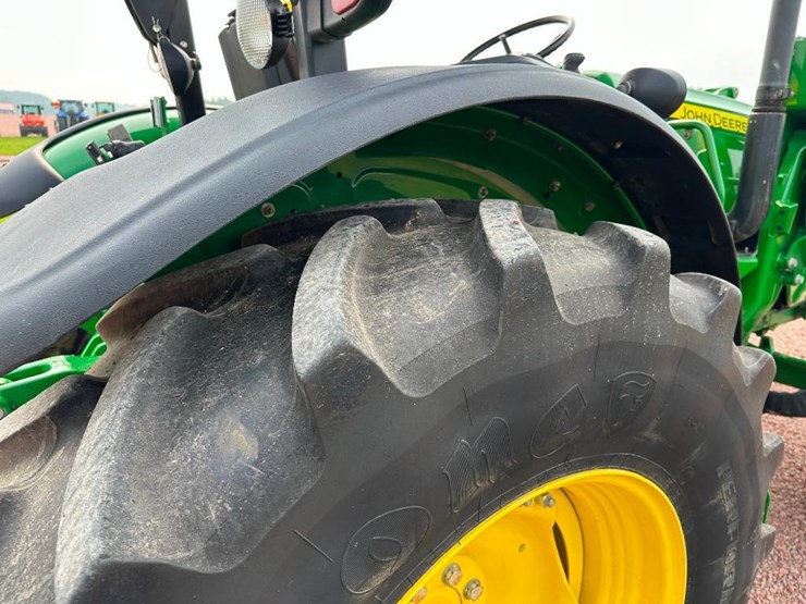 2018-john-deere-5075m-image-10