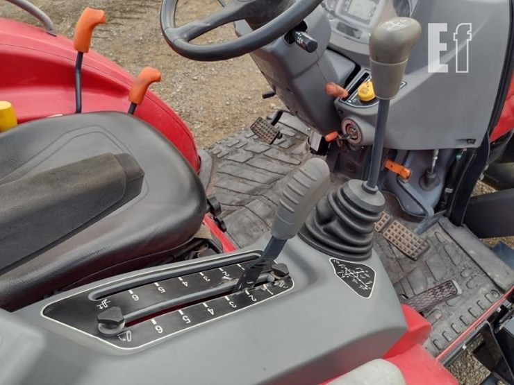 massey-ferguson-1735m-image-9