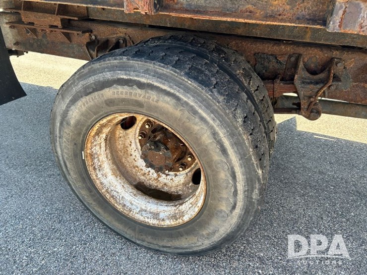 2005-international-durastar-4300-image-26