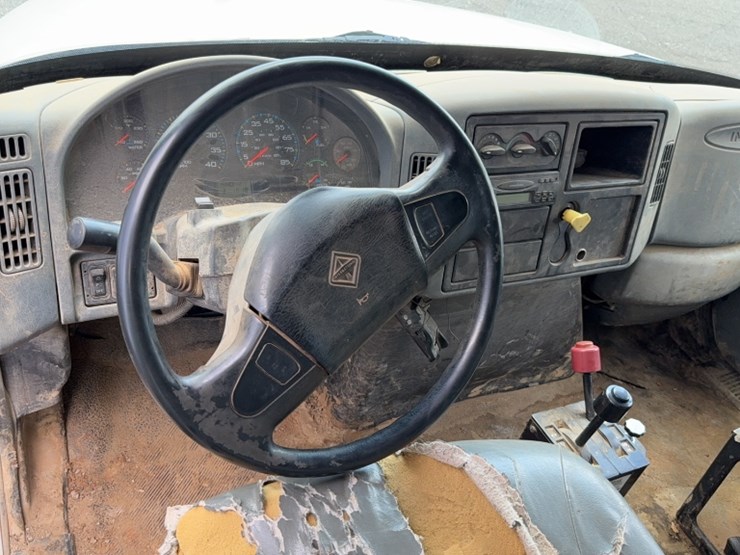 2006-international-durastar-4300-image-17