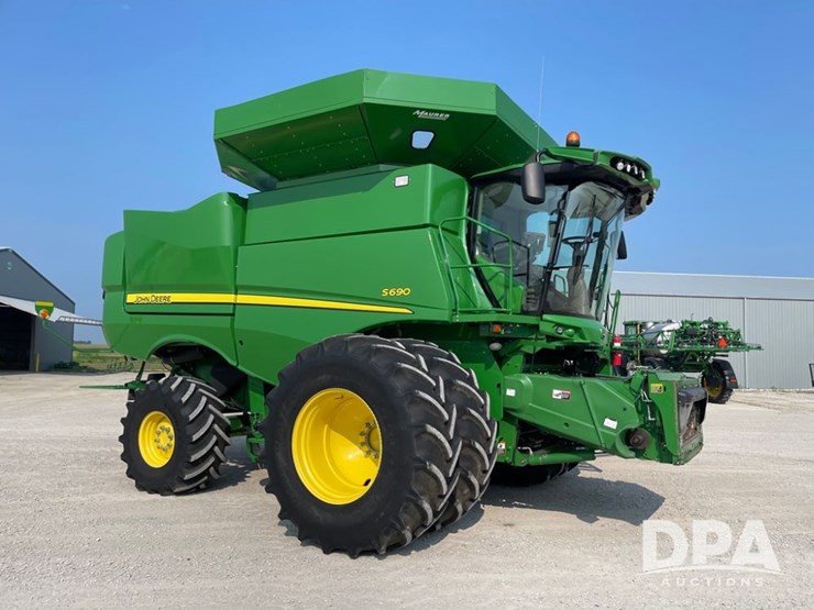 2016-john-deere-s690-image-2