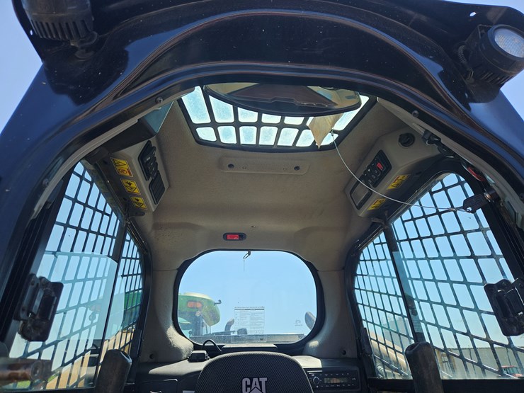2021-caterpillar-279d3-image-8