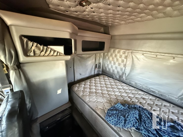 2005-kenworth-w900-image-50
