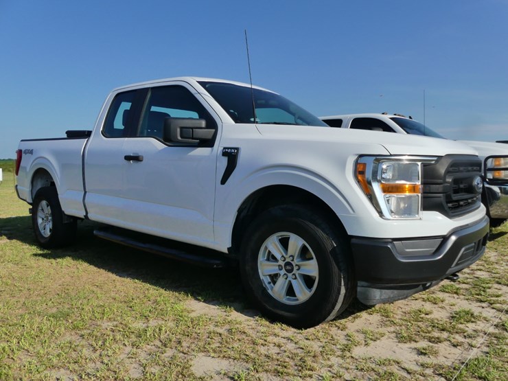 2022-ford-f150-xl-image-1