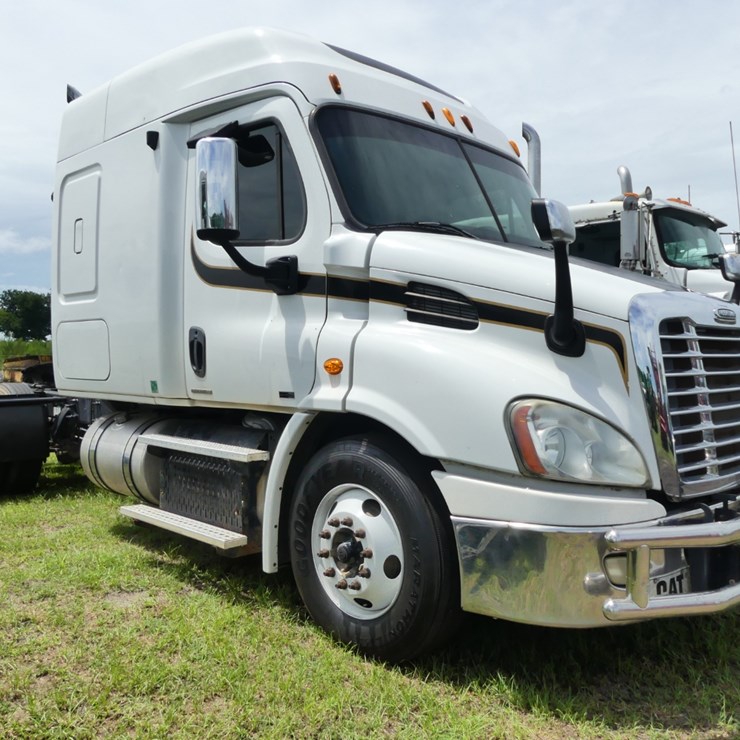 2012 FREIGHTLINER CASCADIA 113