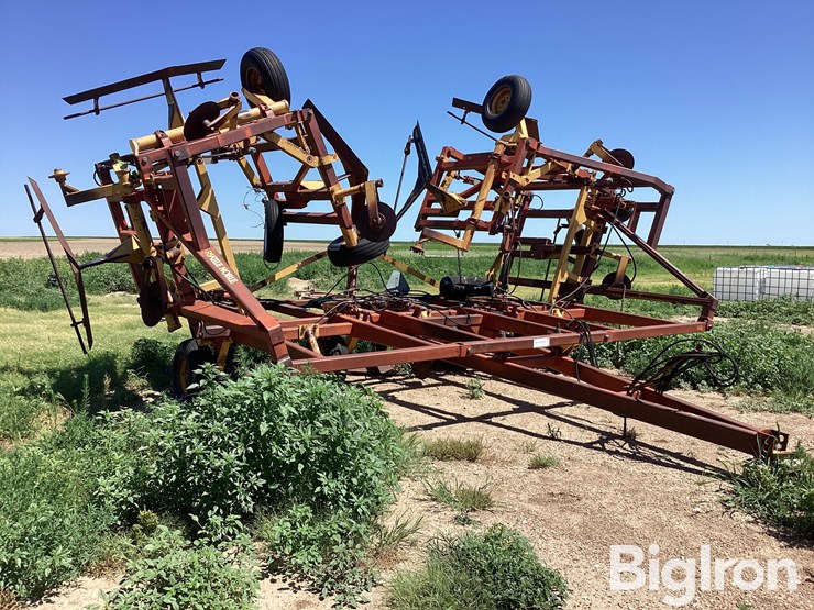 1981-versatile-noble-9600-9x6-sweep-blade-plow-image-3