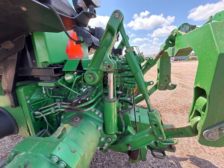 2012-john-deere-8335rt-image-29