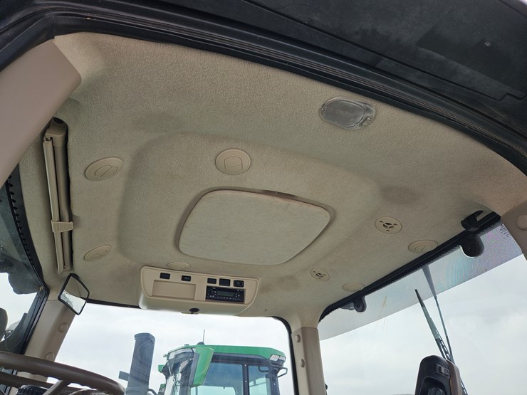 2013-john-deere-8310r-image-15