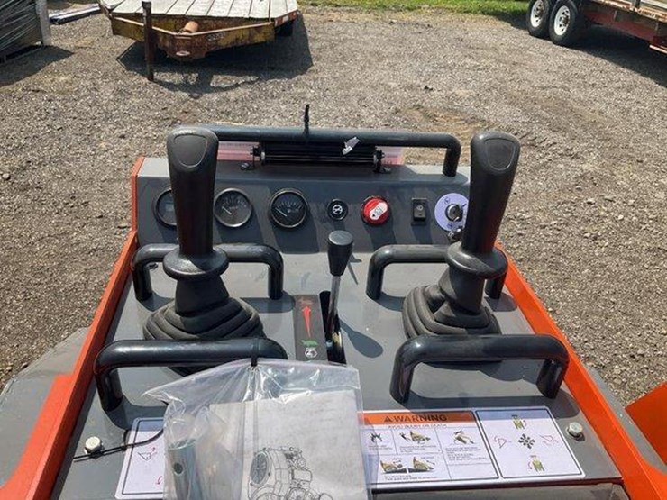 #1002-•-hurricane-hrc-700-mini-skid-steer-loader-image-14