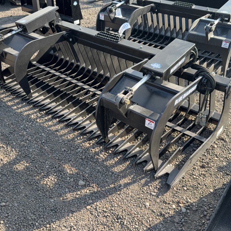 #2076 • BLUE DIAMOND 84" SKID STEER 2 CYLINDER SKELETON