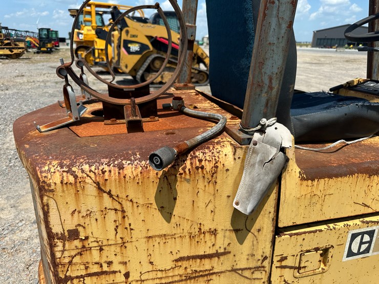 caterpillar-t50c-image-38