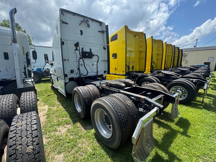 2018-freightliner-cascadia-sleeper---automatic-air-pressure-builds-slower-than-normal-when-truck-has-image-4