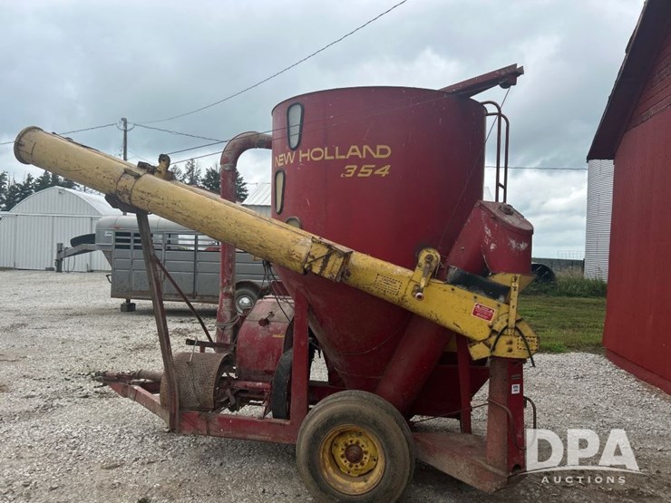 new-holland-354-image-4
