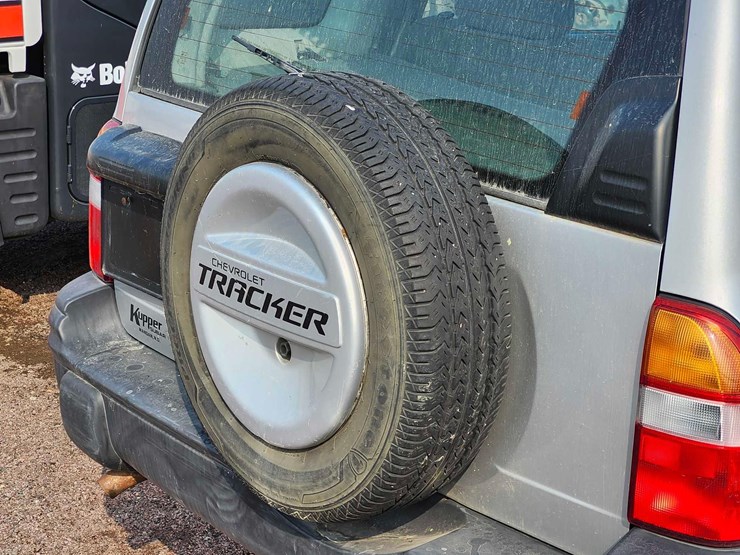 2003-chevrolet-tracker-image-25