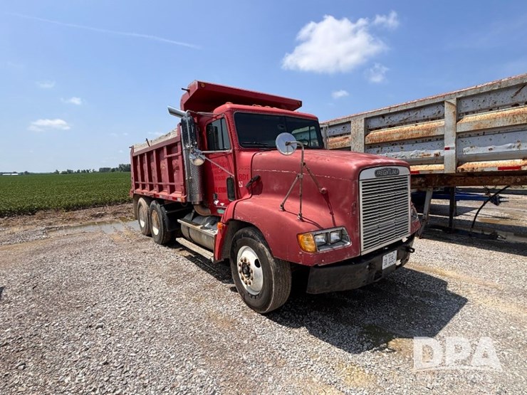 1997-freightliner-fld112-image-3