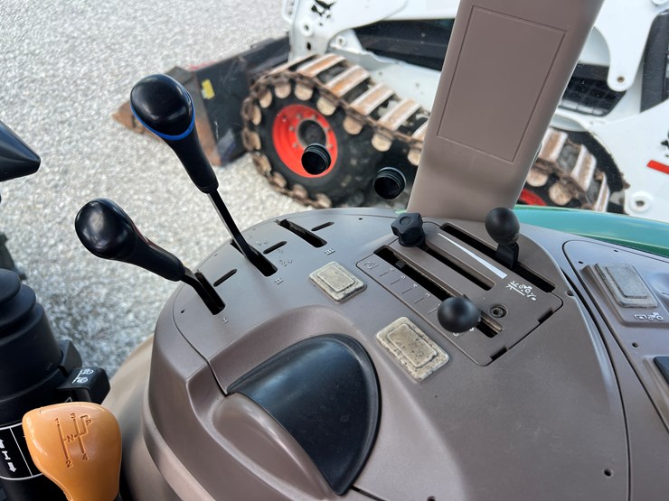 2012-john-deere-5083e-image-14
