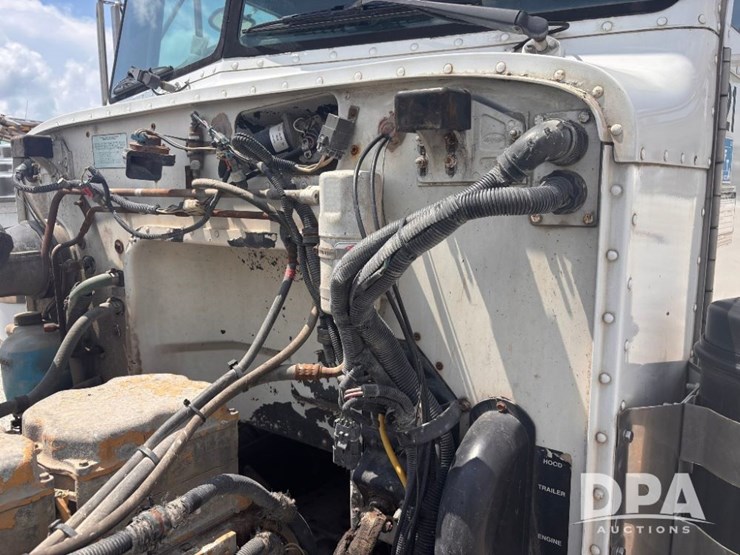 2000-peterbilt-357-image-58