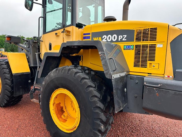 2013-komatsu-wa200pz-6-image-18