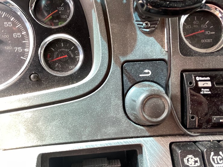 2018-kenworth-t680-image-49