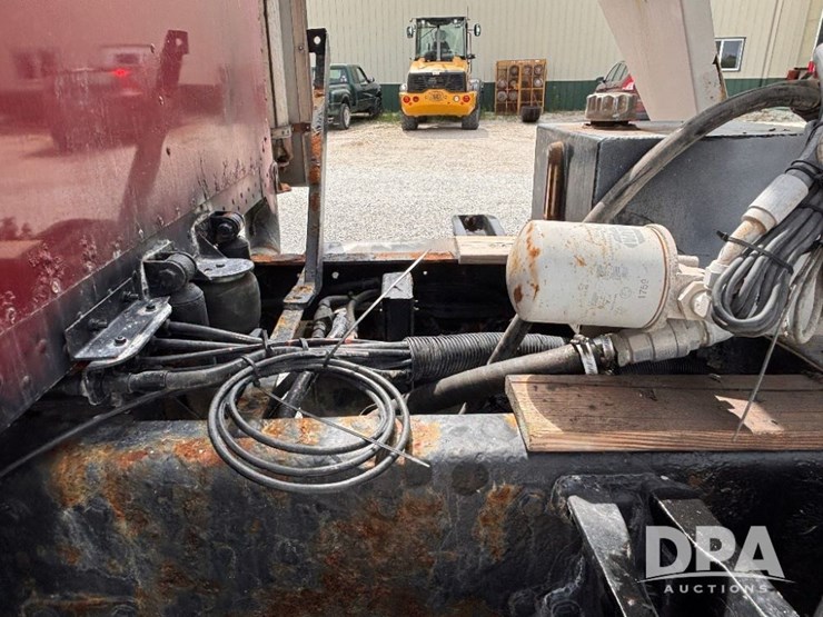 2000-peterbilt-379-image-30