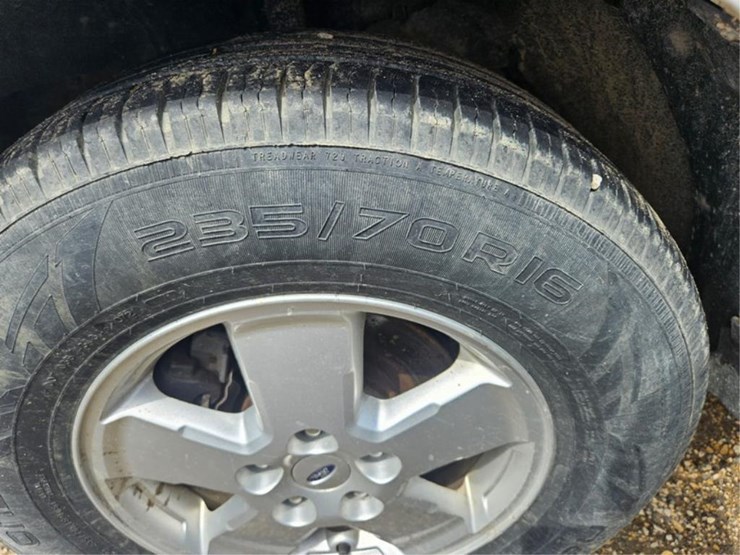 2011-ford-escape-image-26