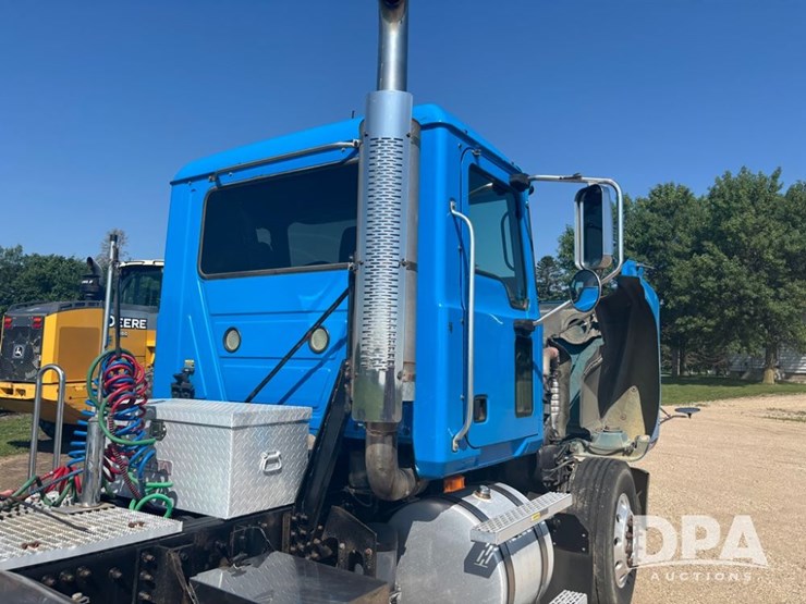 2006-mack-chn613-image-55