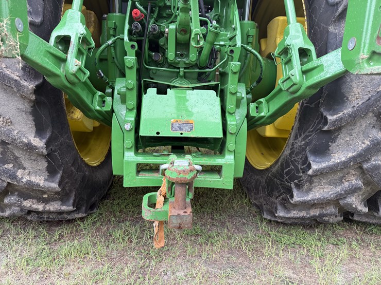 2021-john-deere-8r-230-image-8