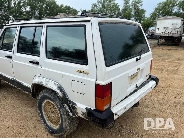 1990-jeep-cherokee-limited-image-36