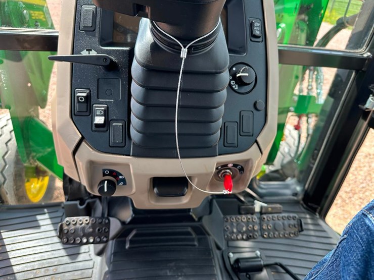 2020-john-deere-5075e-image-63