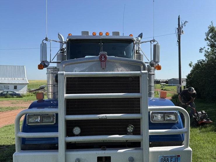 2005-kenworth-w900-image-3