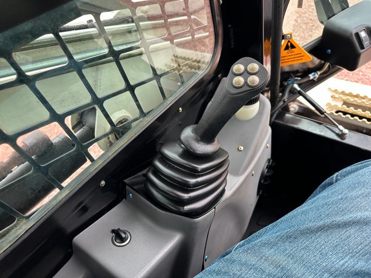 2015-terex-r165s-image-32